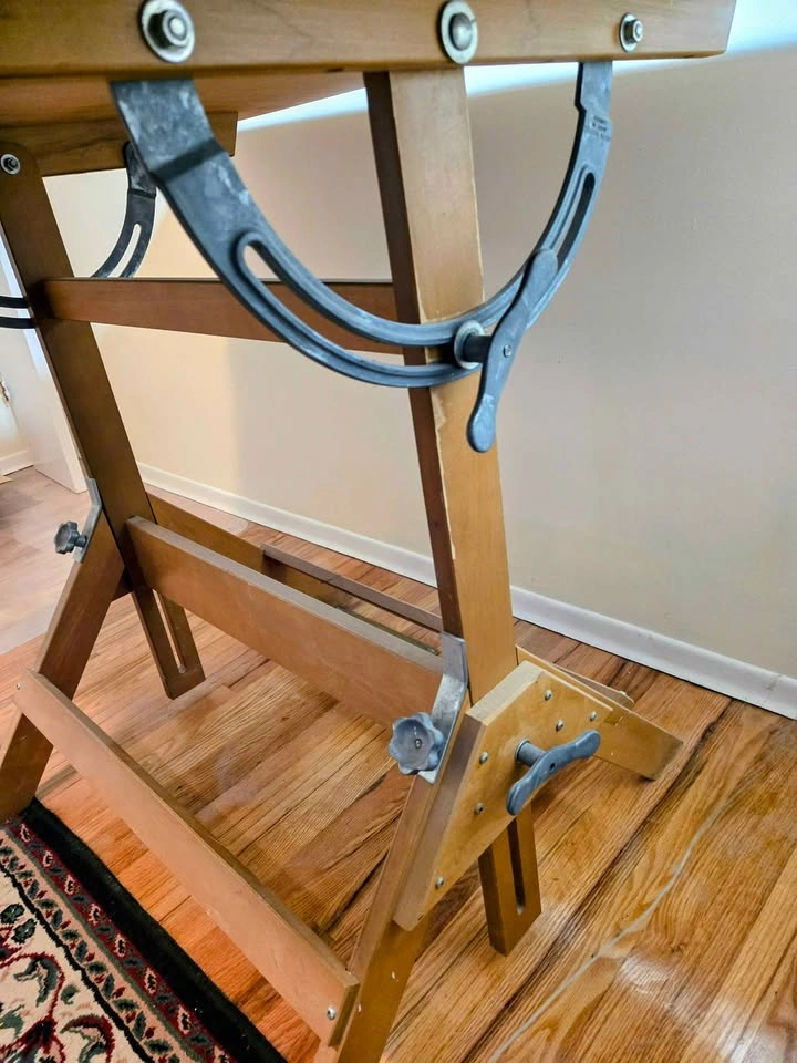 Artist / Drafting Table - photo 2