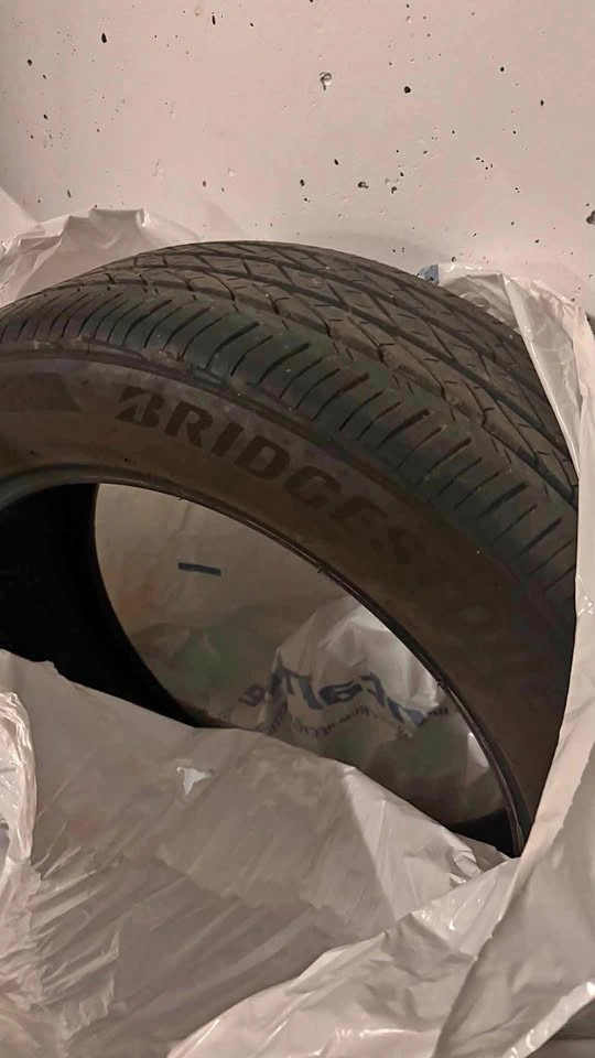 Bridgestone Turanza EL440 215/55R18 Tire