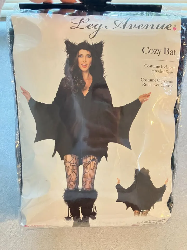 Halloween Costume Minions and Cozy Bat image indicator(2)