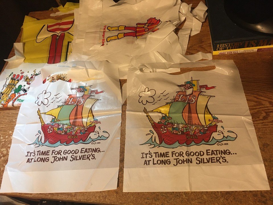 LOT OF 19 BURGER KING APRONS & 3 HAND PUPPETS - photo 3