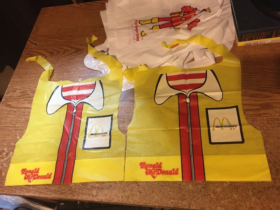 LOT OF 19 BURGER KING APRONS & 3 HAND PUPPETS - photo 5