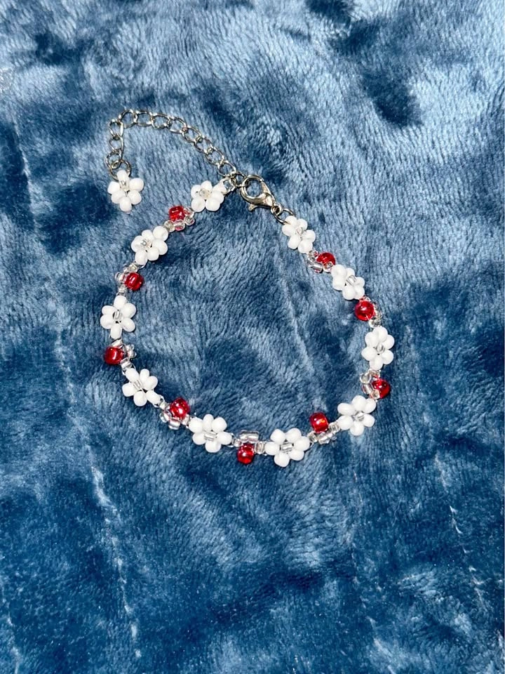 White daisy bracelet homemade