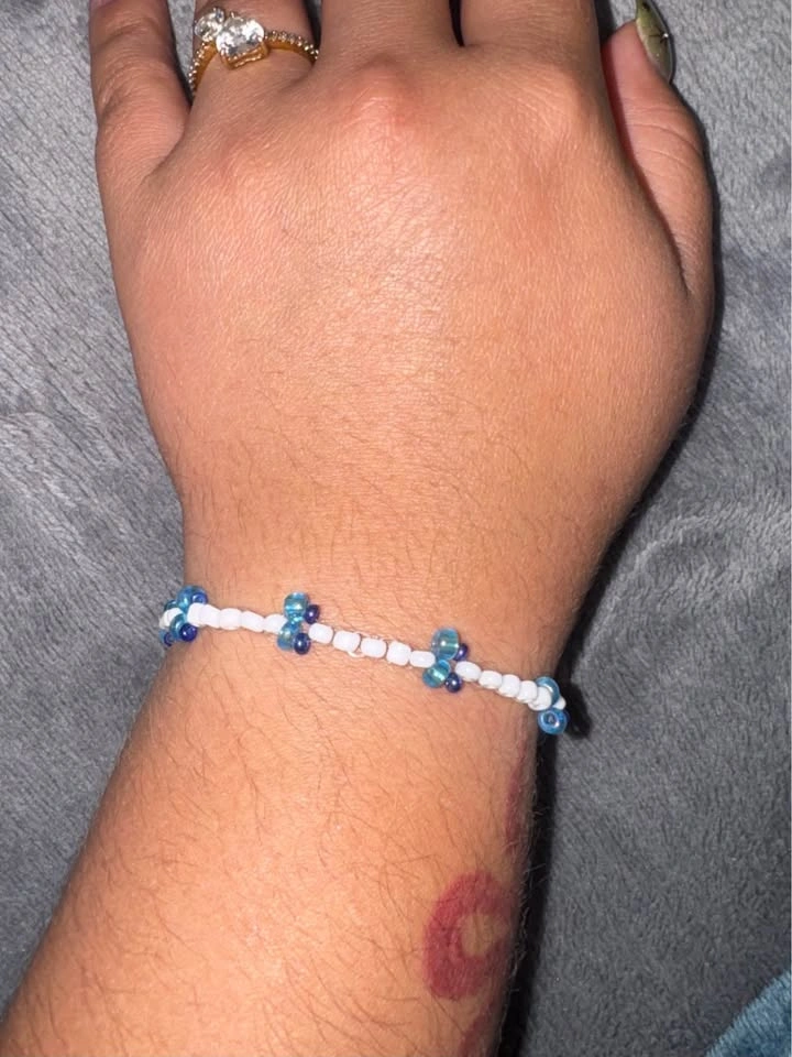 Butterfly beaded bracelet minimalistic - photo 2