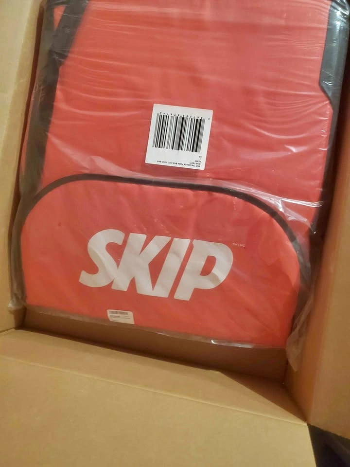SkipTheDishes delivery and pizza bag