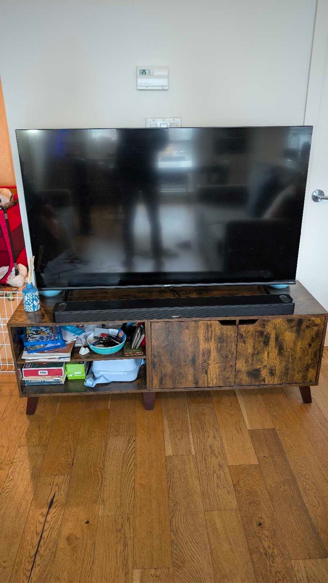 Hisense 55 inch 4K UHD TV & TV Stand