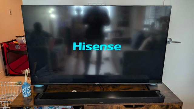 Hisense 55 inch 4K UHD TV & TV Stand - photo 3