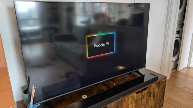 Hisense 55 inch 4K UHD TV & TV Stand - photo 5