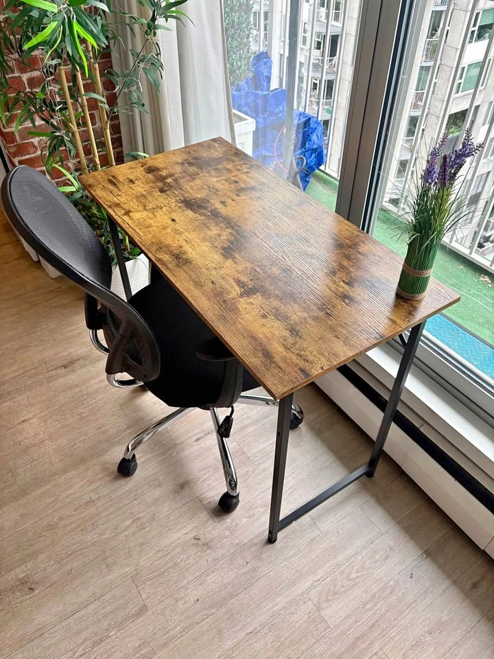 Home Office Desk - Excellent Condition