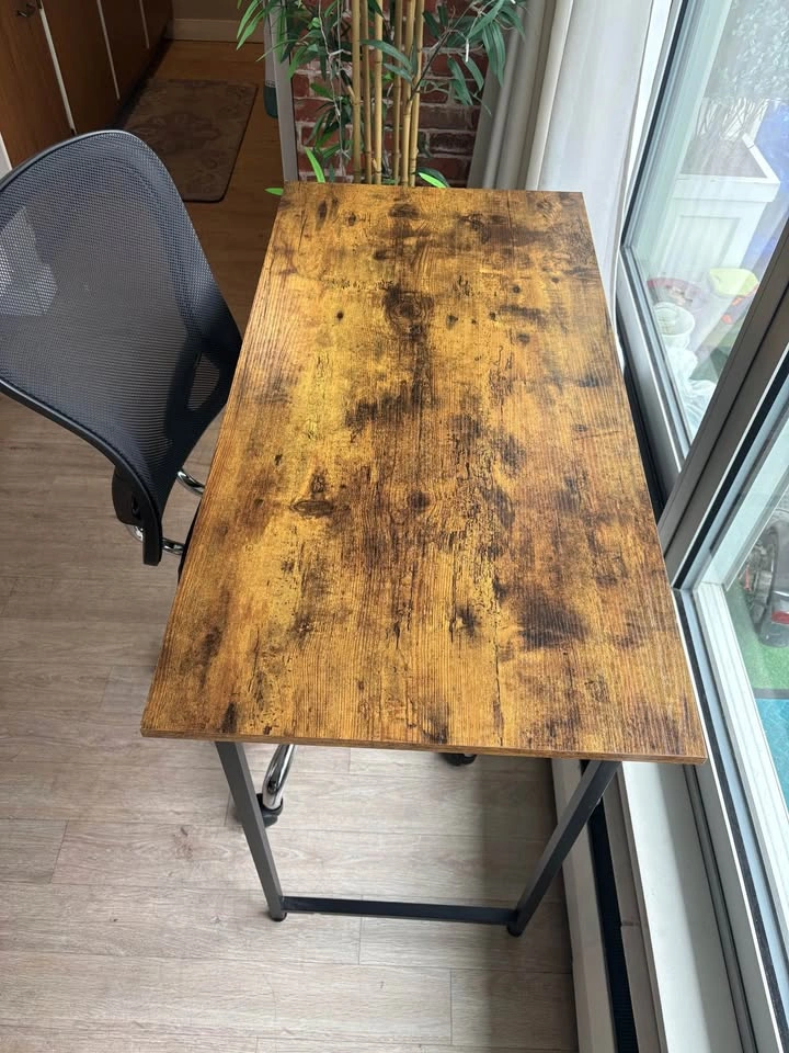 Home Office Desk - Excellent Condition - photo 2