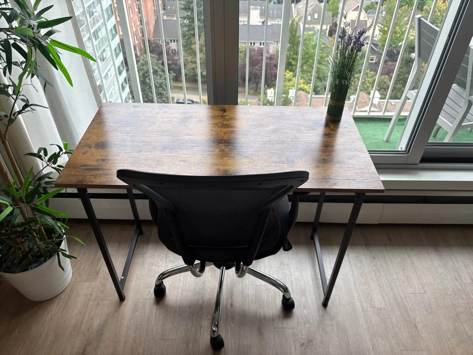 Home Office Desk - Excellent Condition - photo 3