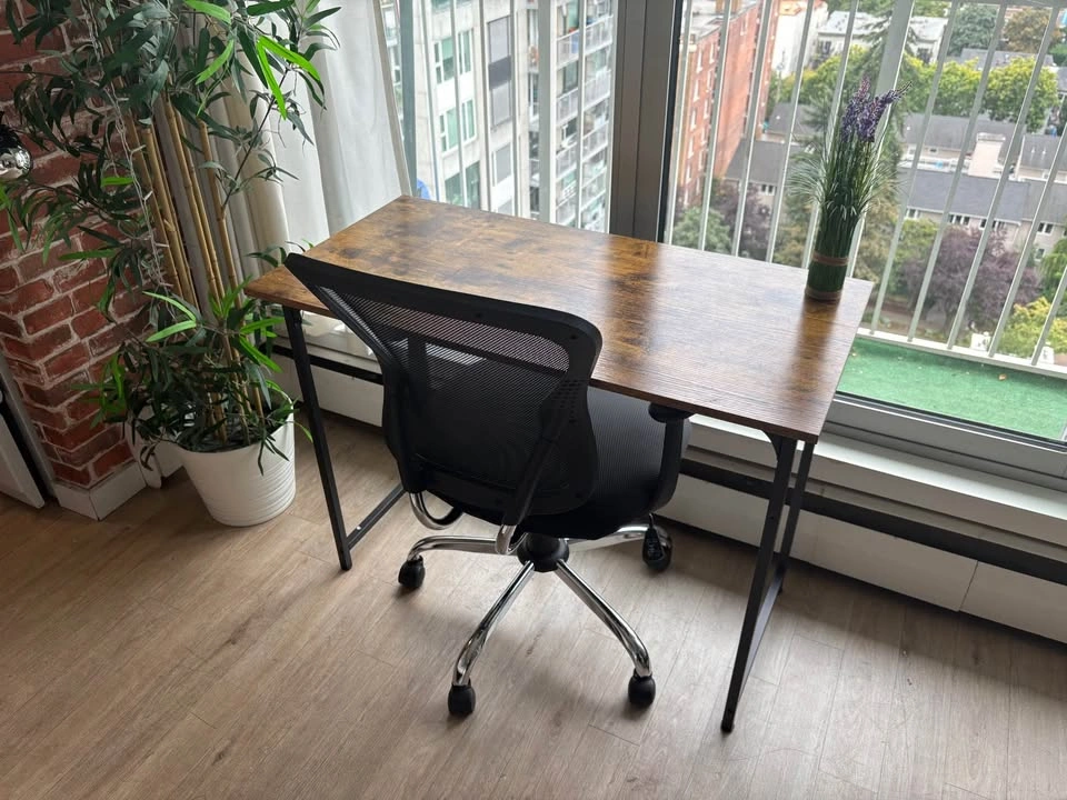 Home Office Desk - Excellent Condition - photo 4