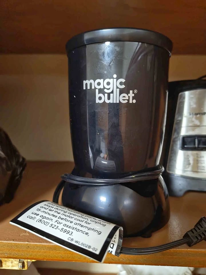 Magic bullet grinder and smoothie maker