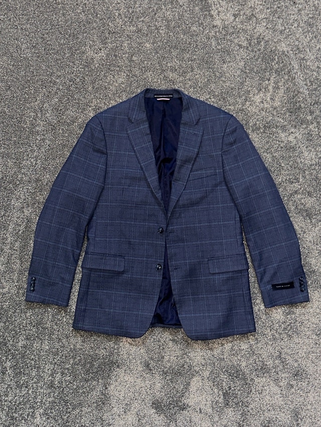 Tommy Hilfiger men’s blue blazer fits like a large - photo 2
