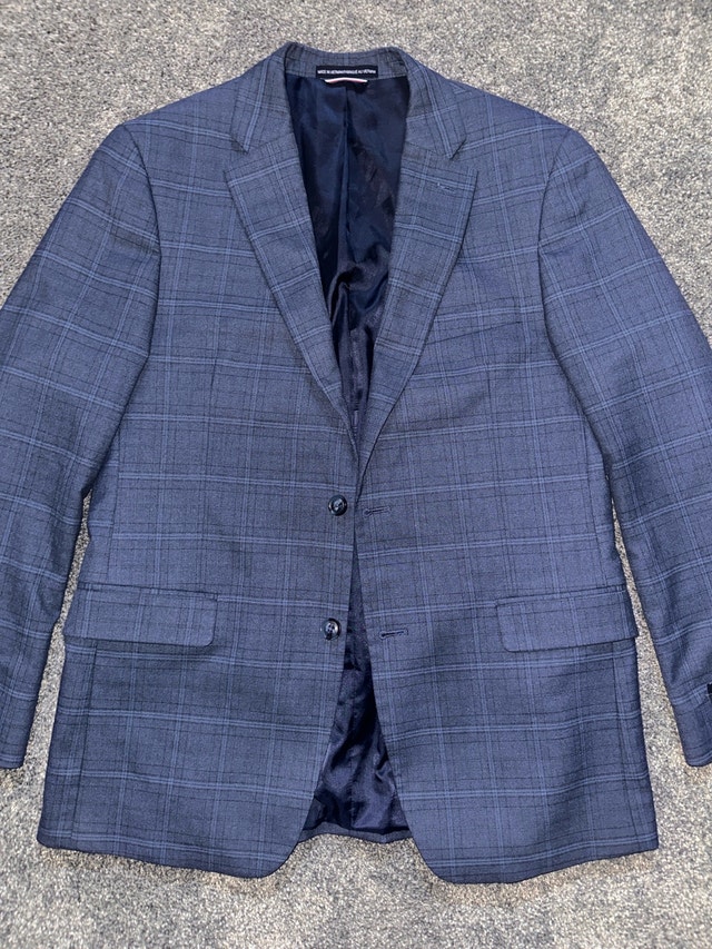 Tommy Hilfiger men’s blue blazer fits like a large - photo 5