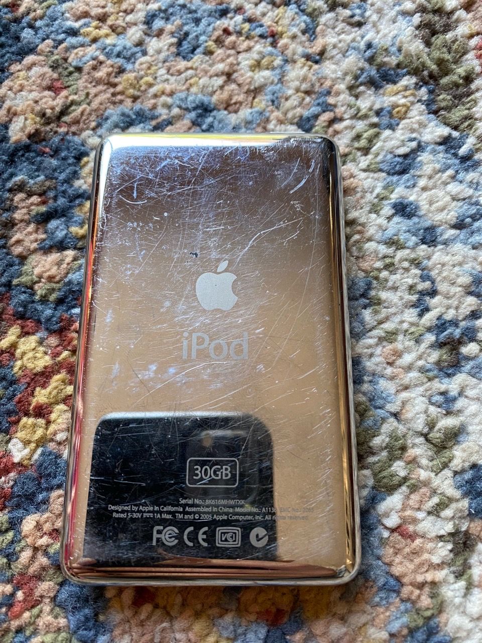 iPod classic 30gb loaded with songs w/Charger - photo 2