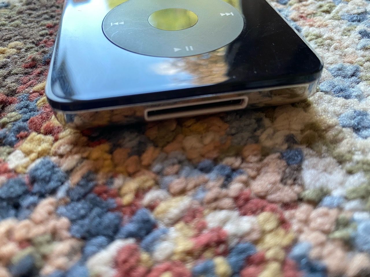 iPod classic 30gb loaded with songs w/Charger - photo 3