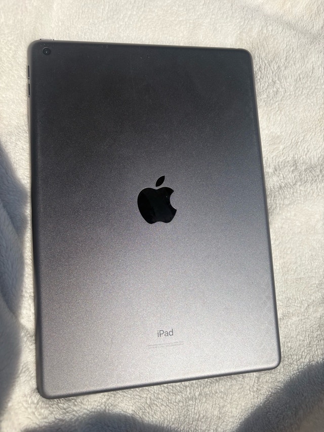 iPad 7th Generation 10.2”+ Apple Pencil 1st Gen + Case
