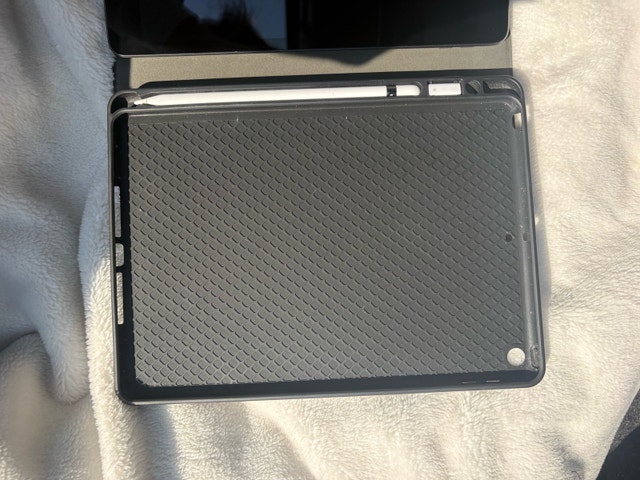 iPad 7th Generation 10.2”+ Apple Pencil 1st Gen + Case - photo 2