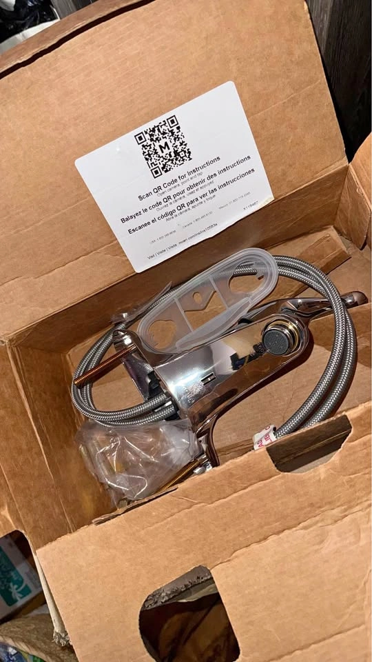 Moen L64600 Chateau One Handle Low Arc Bathroom Faucet