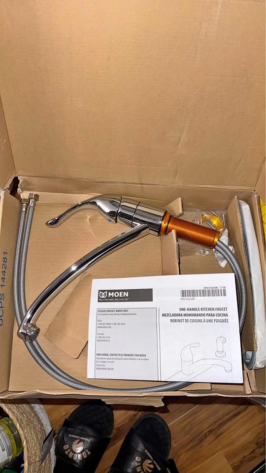 Moen 67425 Chateau Chrome One-Handle Low Arc Kitchen Faucet