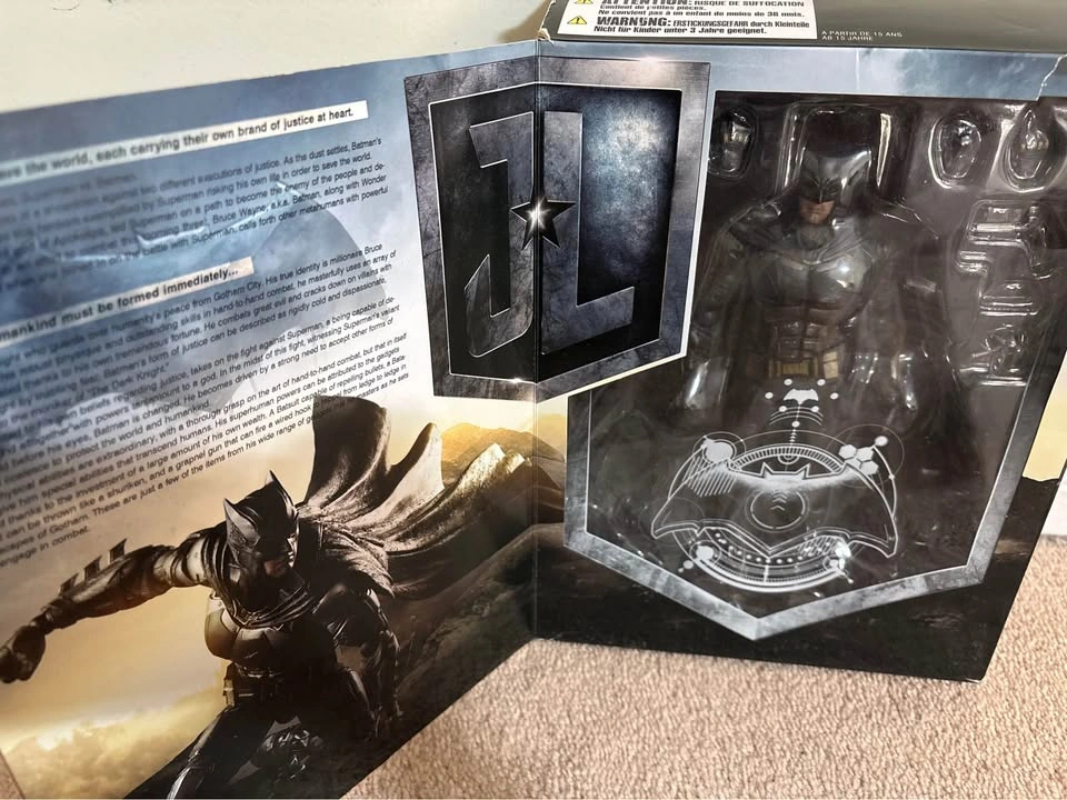 Play Arts Kai Batman and Flash Action Figures - photo 3