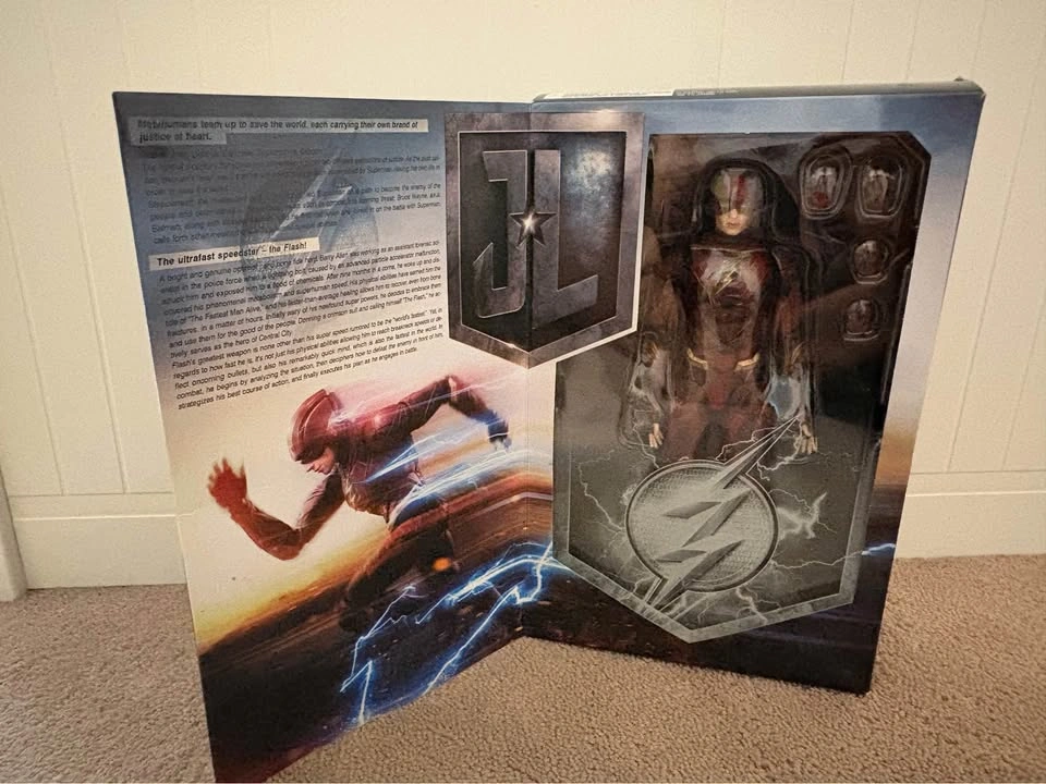 Play Arts Kai Batman and Flash Action Figures - photo 4