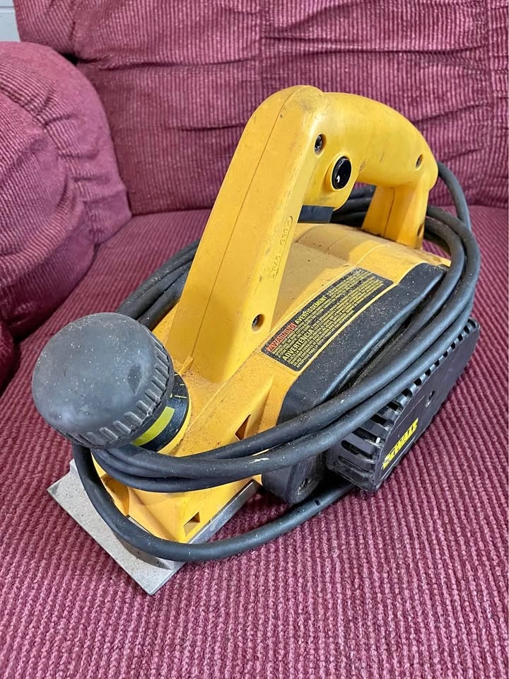 DEWALT 7 Amp Hand Planer Kit Negotiable