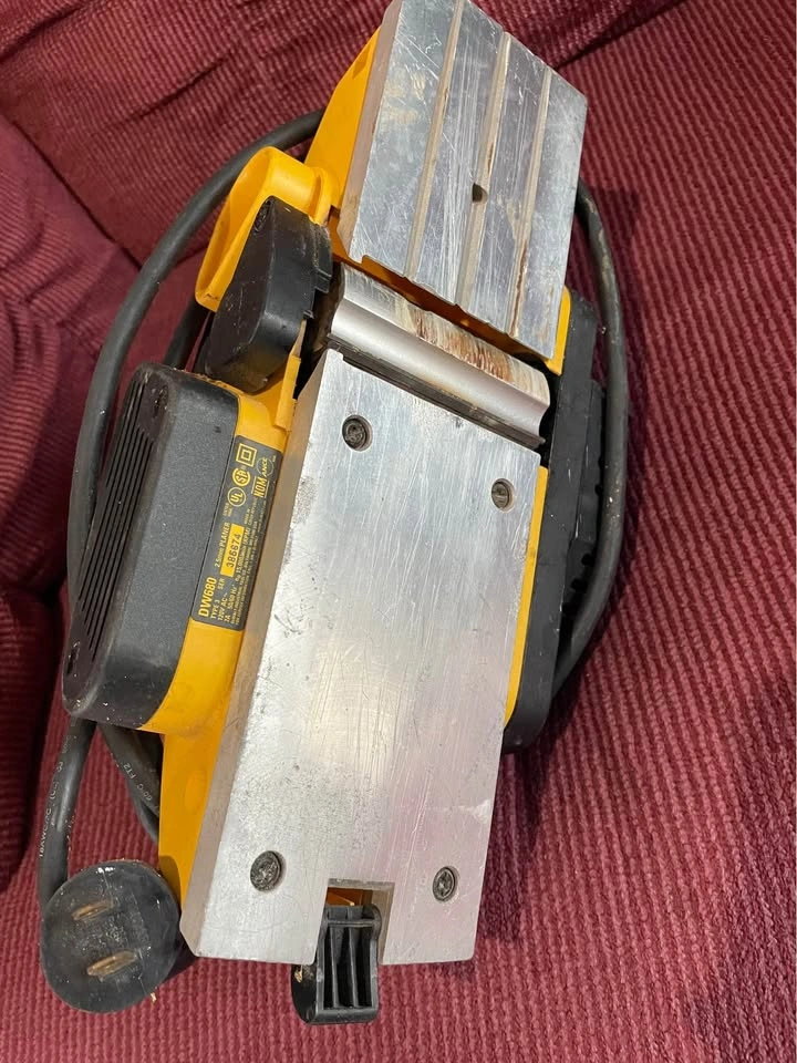 DEWALT 7 Amp Hand Planer Kit Negotiable - photo 3