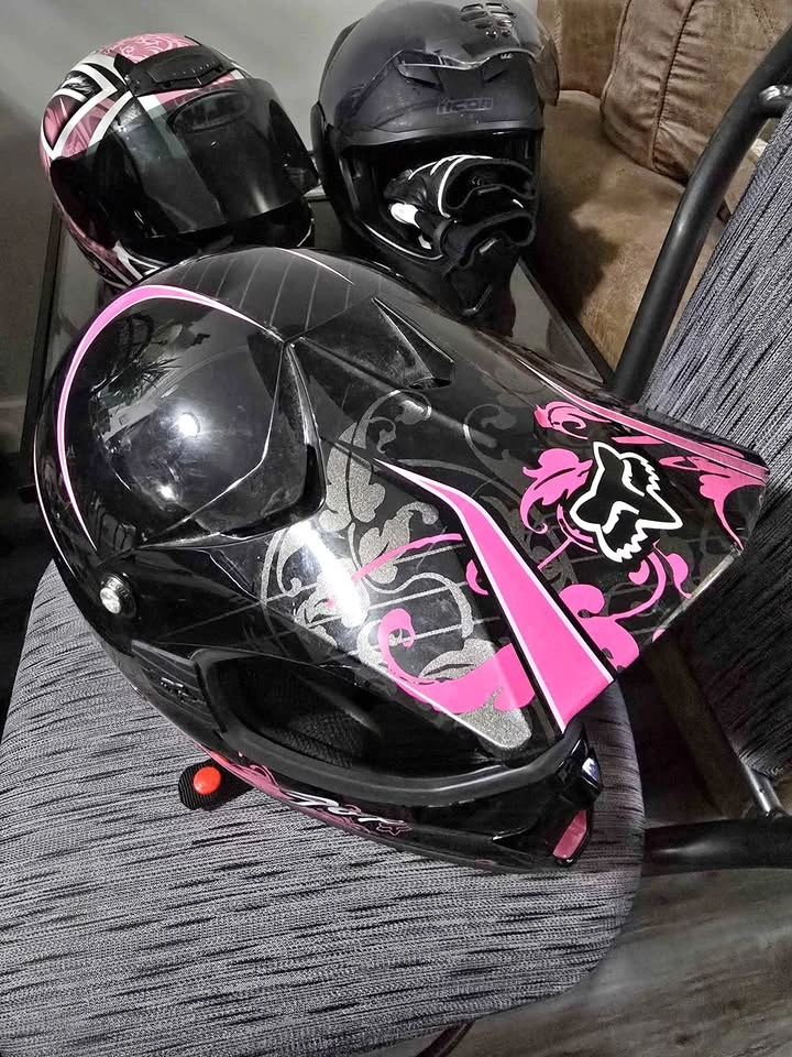 Fox Racing V1 Youth Dirt Bike Helmet - Pink & Black (Size Small)