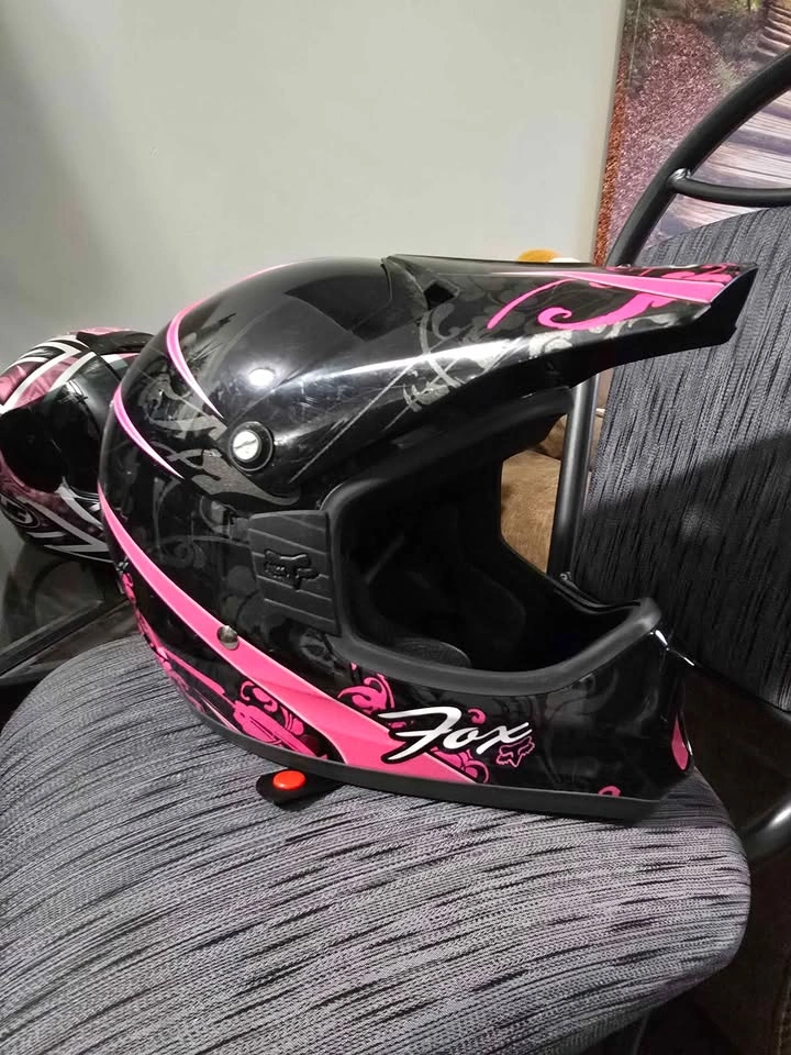 Fox Racing V1 Youth Dirt Bike Helmet - Pink & Black (Size Small) - photo 2