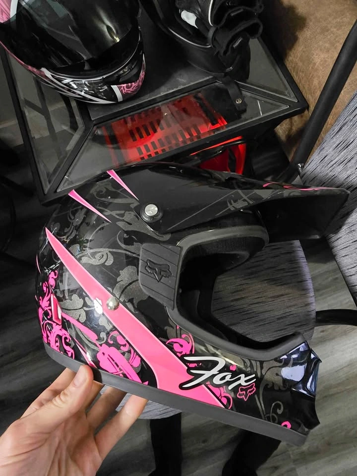 Fox Racing V1 Youth Dirt Bike Helmet - Pink & Black (Size Small) - photo 3