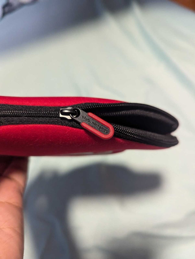 Mario Hat 3DS case (Club Nintendo) - photo 2