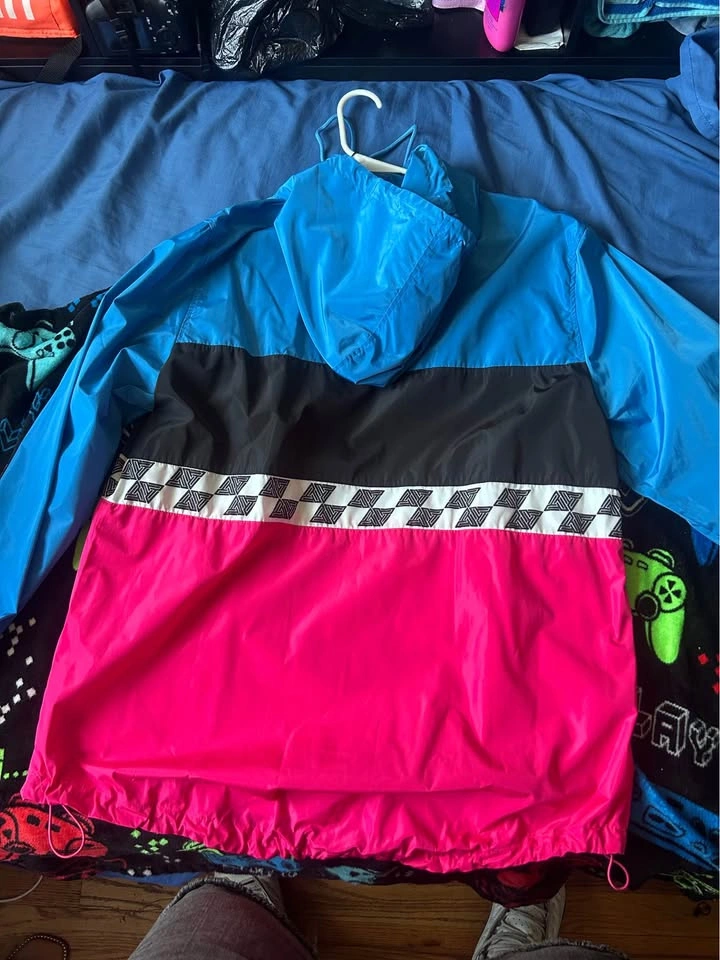 Black Pyramid Windbreaker - photo 2