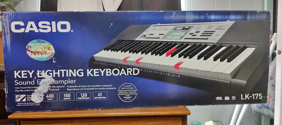 Casio LK-175 Key Lighting Keyboard – Brand New thumbnail