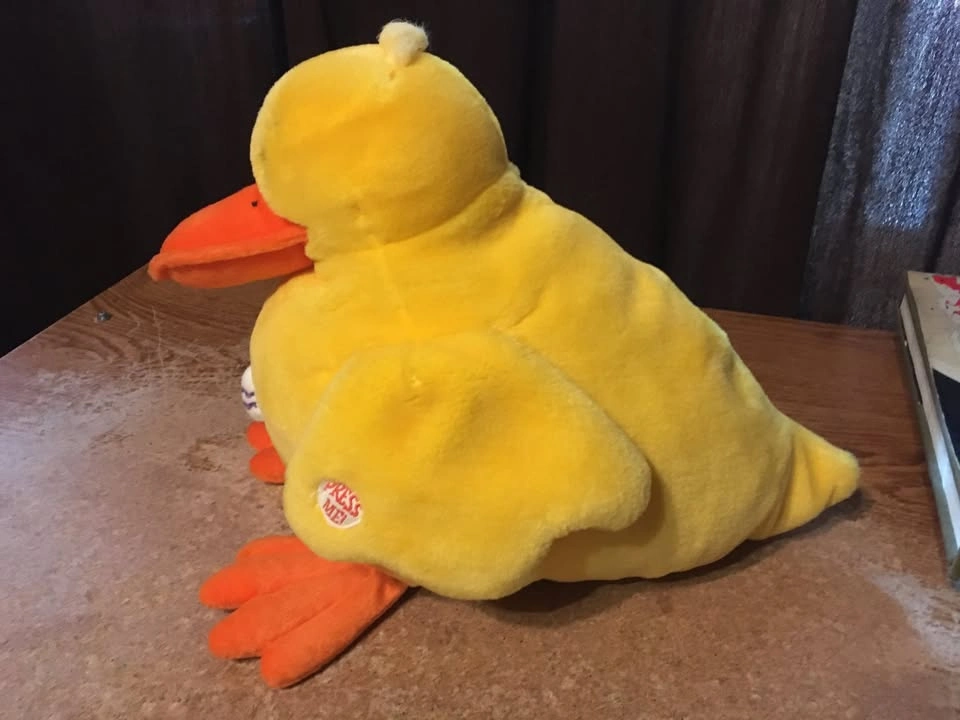 QUACKING TALKING EASTER DUCK PLUSH PLAYS HERE COMES PETER COTTON - photo 2