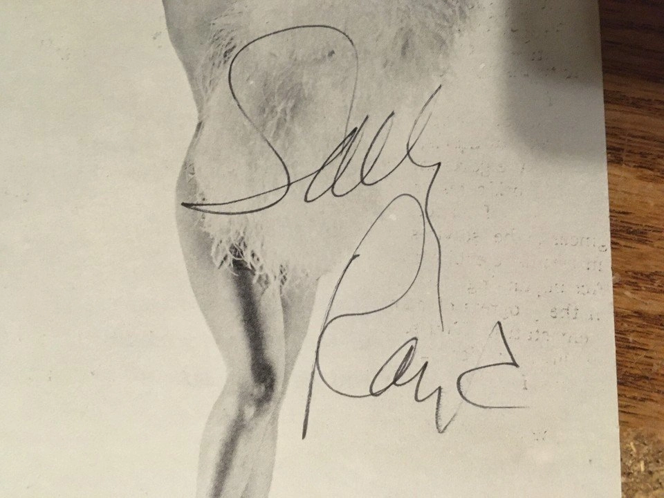 AUTOGRAPHED PHOTO BURLESQUE IN PERSON FAN DANCER SALLY RAND 1978 - photo 2