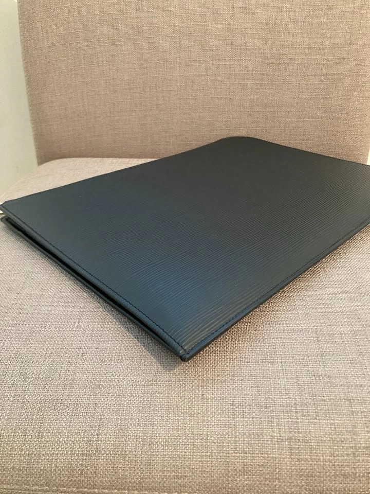 Excellent Condition Unisex LV Pouchette Jour GM - photo 2