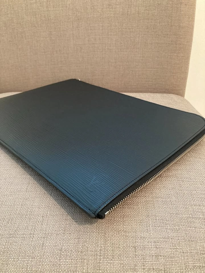 Excellent Condition Unisex LV Pouchette Jour GM - photo 3