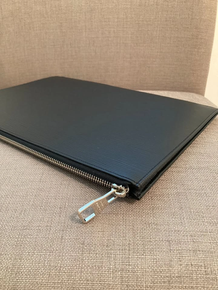 Excellent Condition Unisex LV Pouchette Jour GM - photo 5