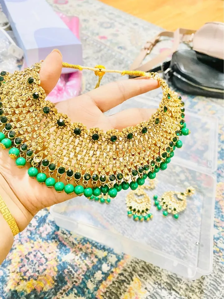 Beautiful emerald green and golden necklace set image indicator(4)