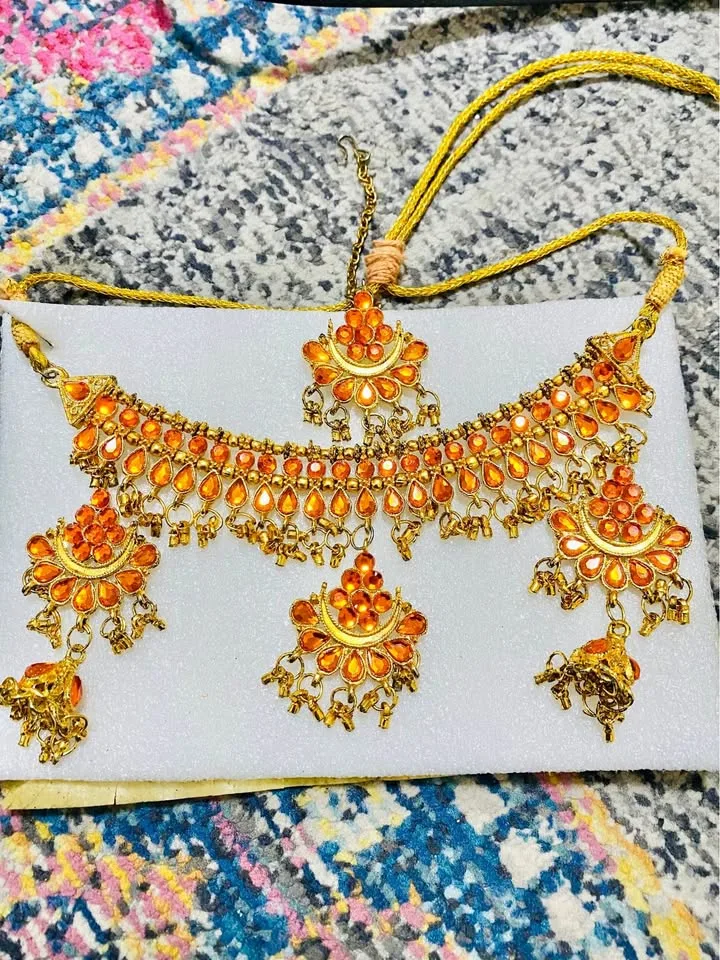 Beautiful orange color kundan set with tikka and earrings thumbnail
