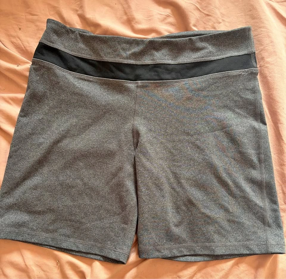 Women’s One Tooth shorts XL, never worn