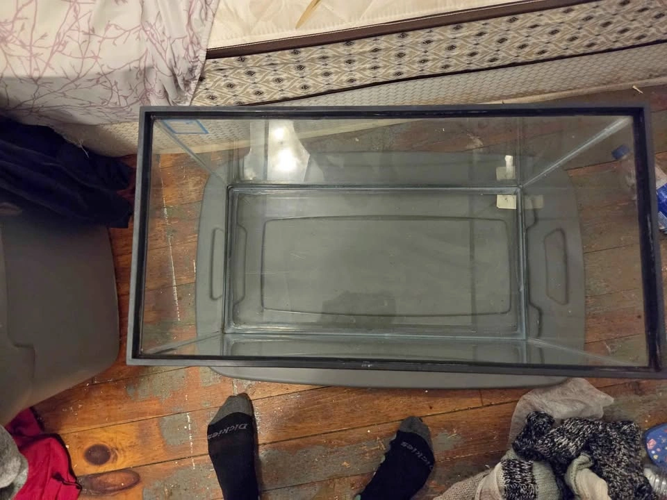 24×18×21 fish tank. 20 gallons