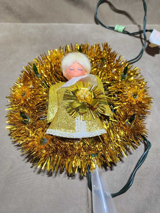 Vintage Illuminated Gold Tinsel Angel Christmas Tree Topper - photo 2