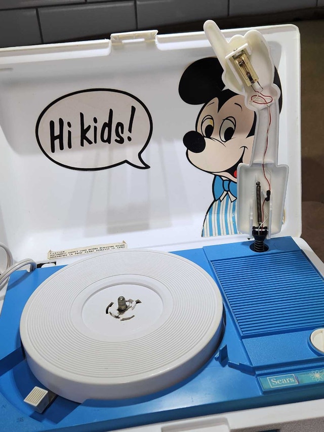Sears "Hi Kids!" Mickey Mouse Portable Record Player - photo 2