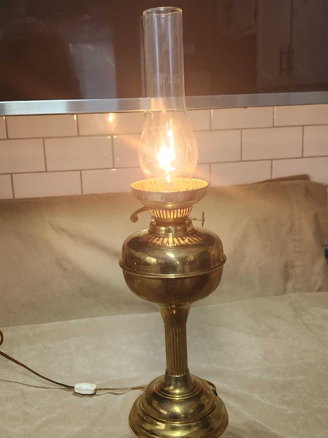 Vintage 23" Electrified Brass Hurricane Table Lamp - Works Great - photo 2
