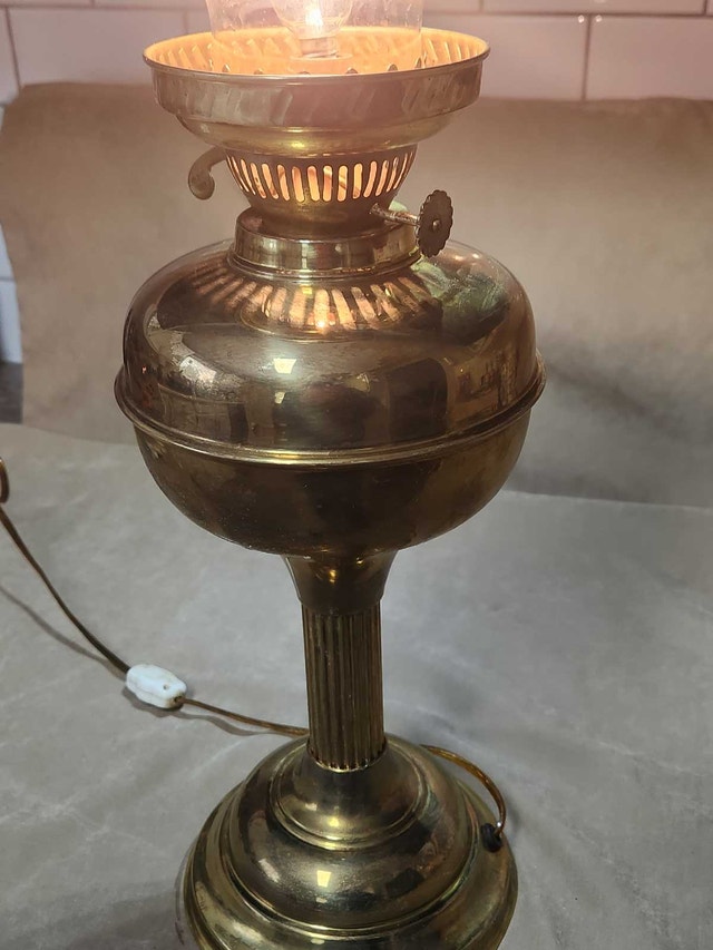 Vintage 23" Electrified Brass Hurricane Table Lamp - Works Great - photo 3