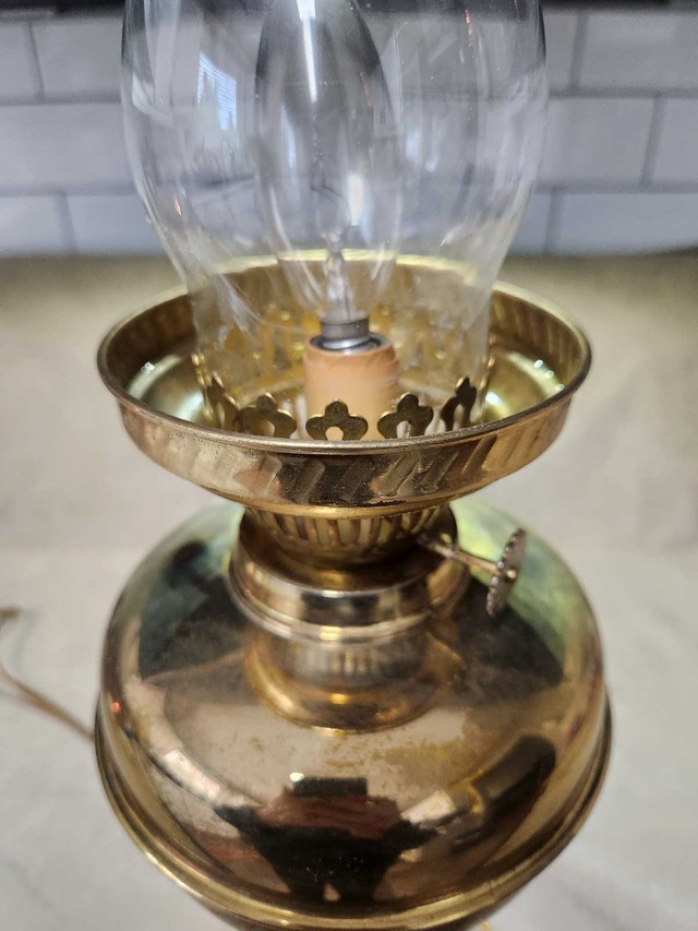Vintage 23" Electrified Brass Hurricane Table Lamp - Works Great - photo 4