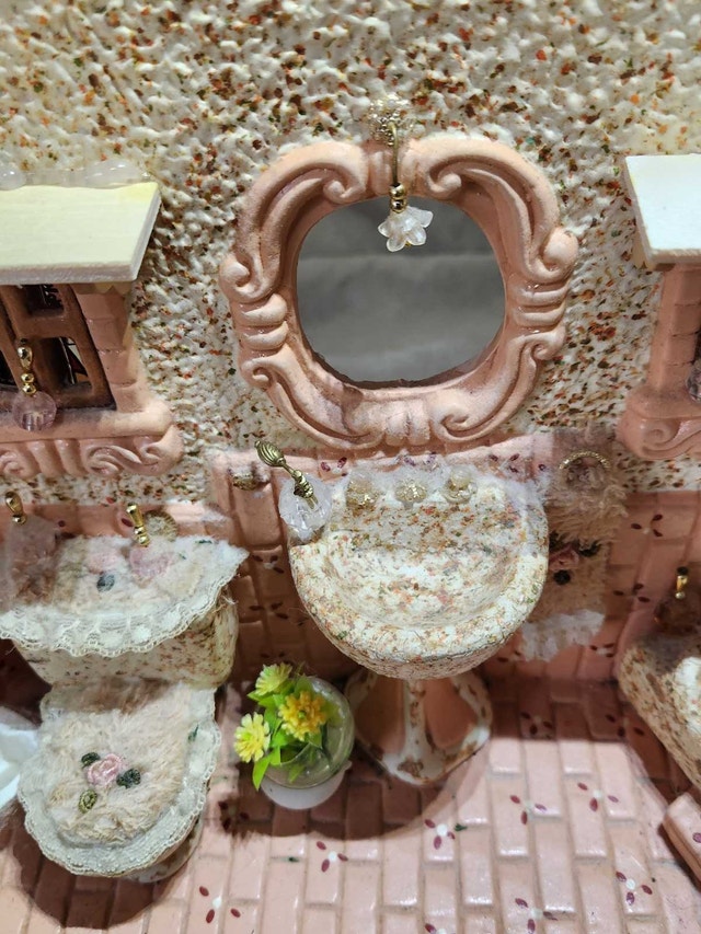 Vintage 1980s Miniature Ceramic Bathroom Diorama - photo 3