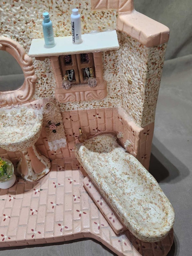 Vintage 1980s Miniature Ceramic Bathroom Diorama - photo 4